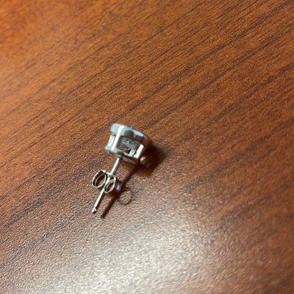 4ct Swarovski Crystal Stud Earrings - Picture 3 of 3